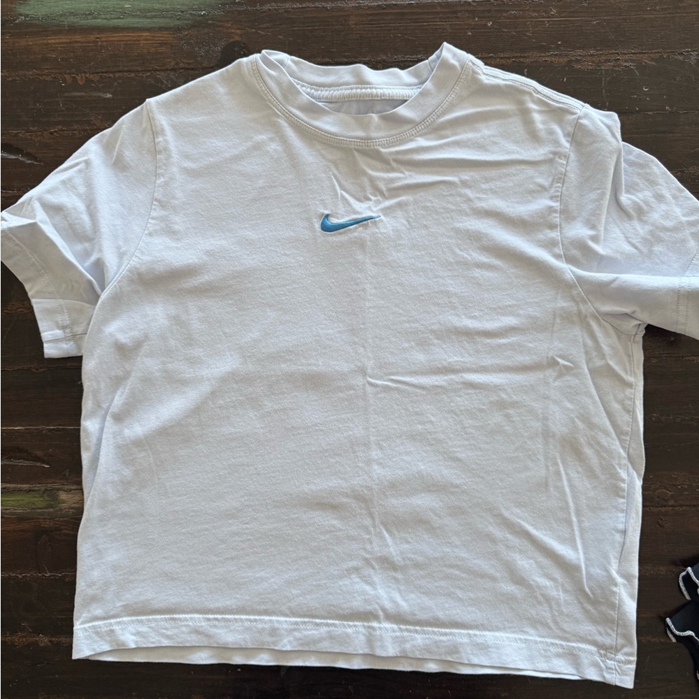 Nike loose fit tee size youth large very light blue